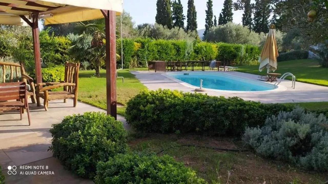 Luxurious 6 bedroom villa In A Great Location Chalkís Extérieur photo