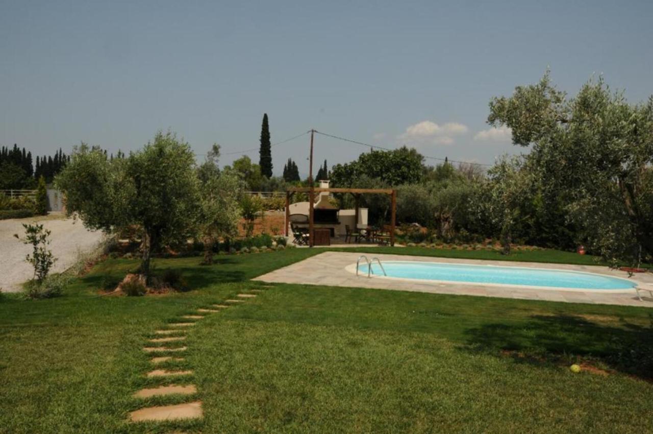 Luxurious 6 bedroom villa In A Great Location Chalkís Extérieur photo