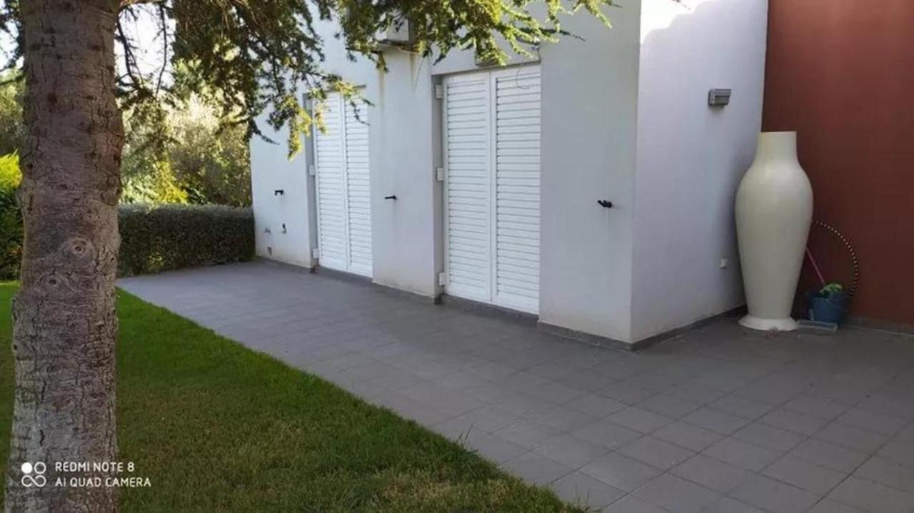 Luxurious 6 bedroom villa In A Great Location Chalkís Extérieur photo