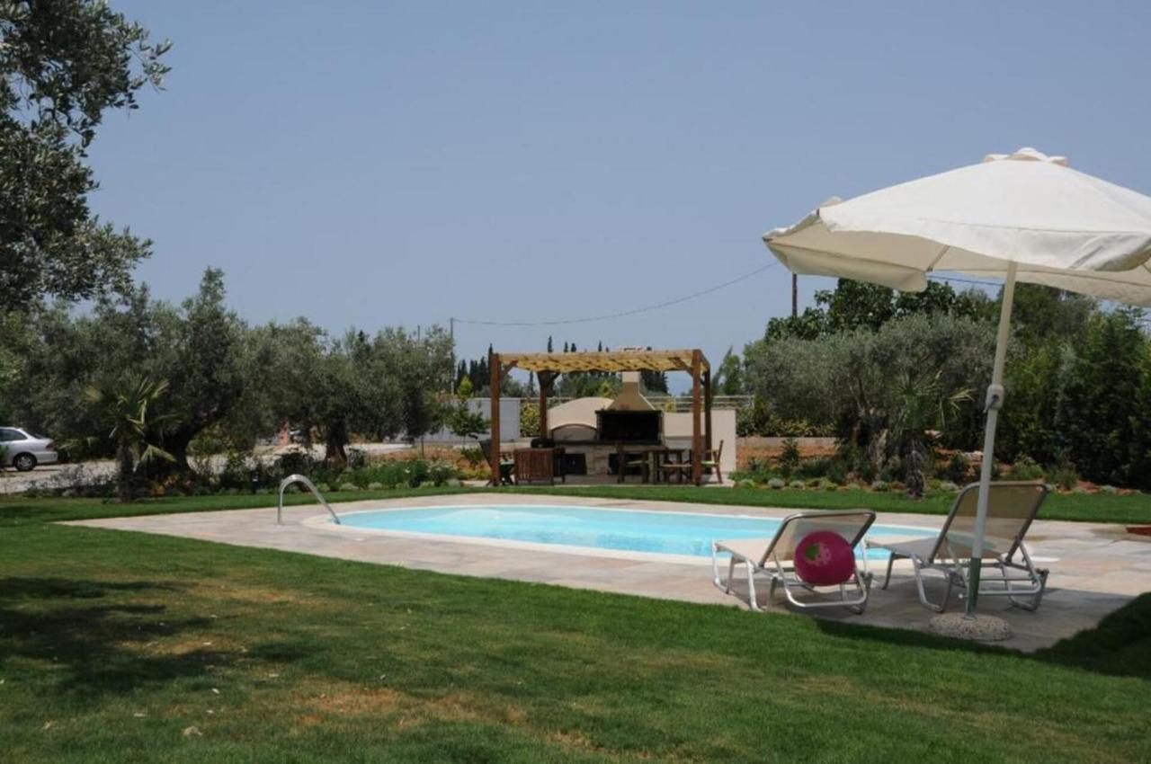 Luxurious 6 bedroom villa In A Great Location Chalkís Extérieur photo