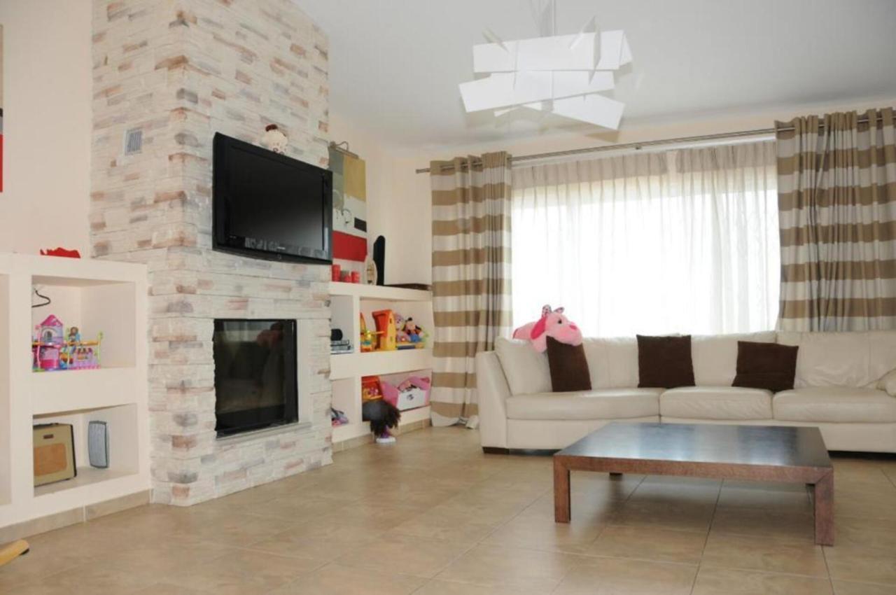 Luxurious 6 bedroom villa In A Great Location Chalkís Extérieur photo