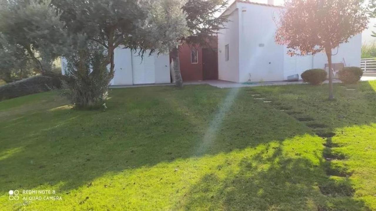 Luxurious 6 bedroom villa In A Great Location Chalkís Extérieur photo