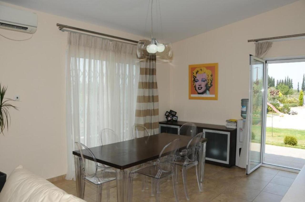 Luxurious 6 bedroom villa In A Great Location Chalkís Extérieur photo