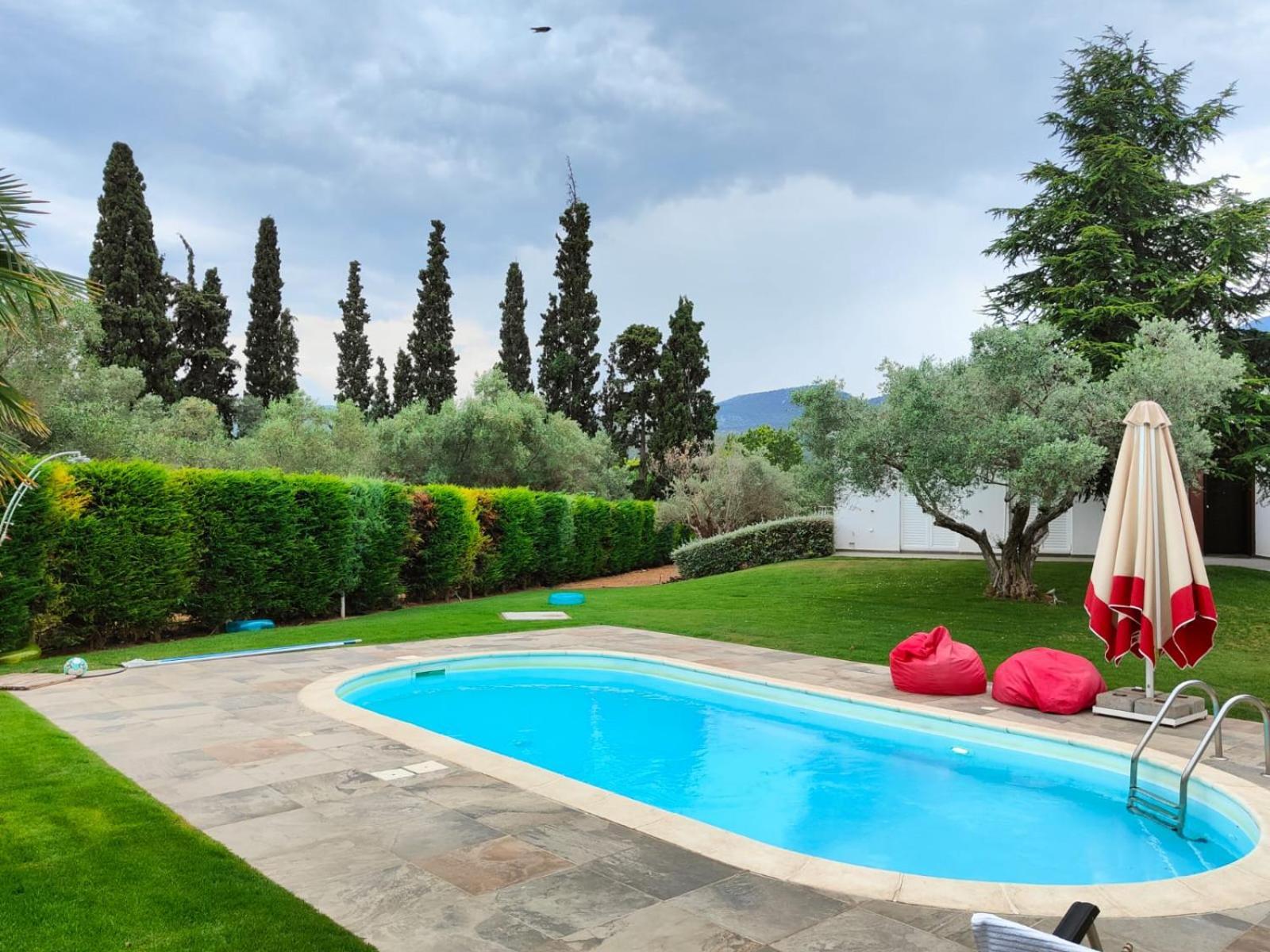 Luxurious 6 bedroom villa In A Great Location Chalkís Extérieur photo